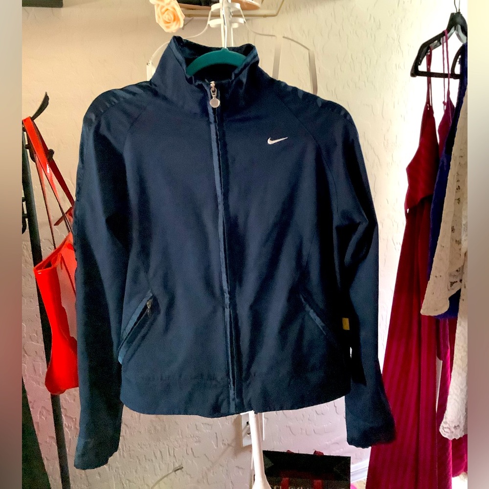Headed‎ to ship now! Large Nike lightweight jacket SZ Large GUC navy blue